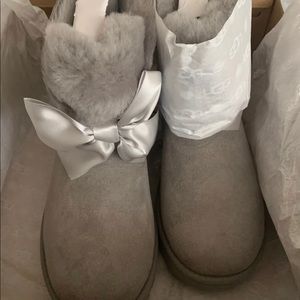 Grey Ugg boots woman